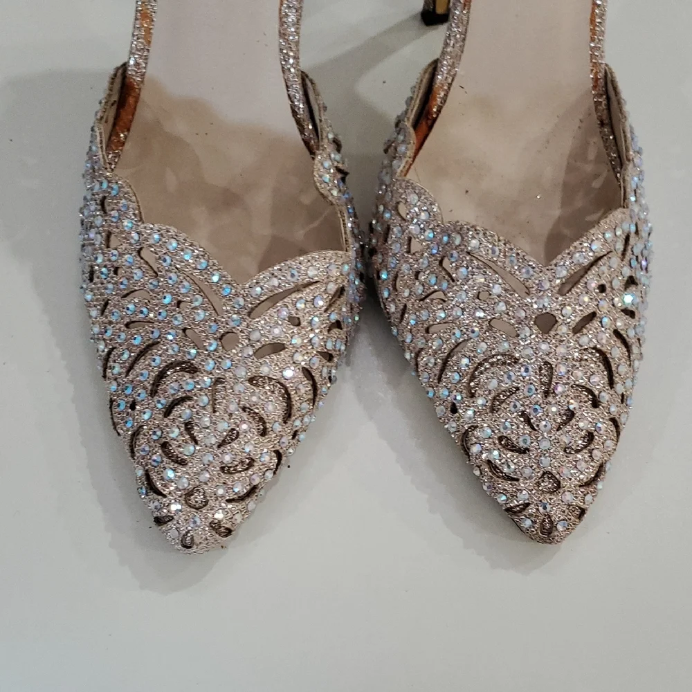 Celeste Gold Heels with Elegant Laser-Cut Design Sz 7 Wedding Graduation. - Picture 2 of 16